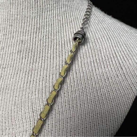 Lia Sophia CORNUCOPIA $78 in catalog
Resin Horn Necklace w/ Green Accents NWT🏷 - Picture 3 of 9